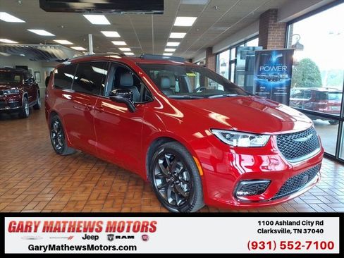 New 2026 Chrysler Pacifica Limited w/ Uconnect Theater Family Group image 1