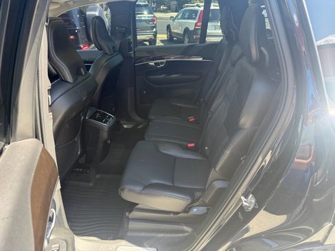 Used 2019 Volvo XC90 T5 Momentum w/ Protection Package Premier FWD image 6