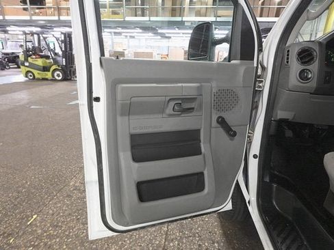 Used 2011 Ford E-350 and Econoline 350 Super Duty w/ Insulation Pkg image 6