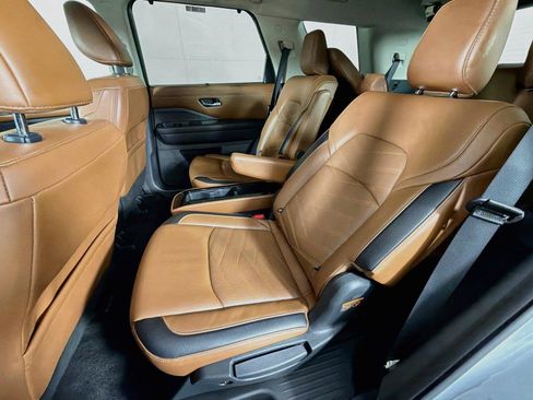 Used 2024 Nissan Pathfinder Platinum AWD/4WD image 26