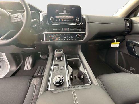 New 2025 Nissan Pathfinder SV image 18