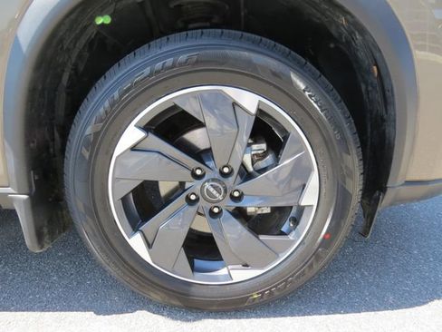 Used 2024 Nissan Rogue SV w/ SV Premium Package FWD image 10