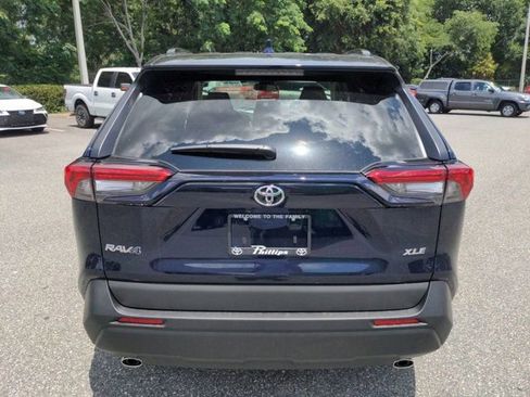Used 2021 Toyota RAV4 XLE FWD image 5