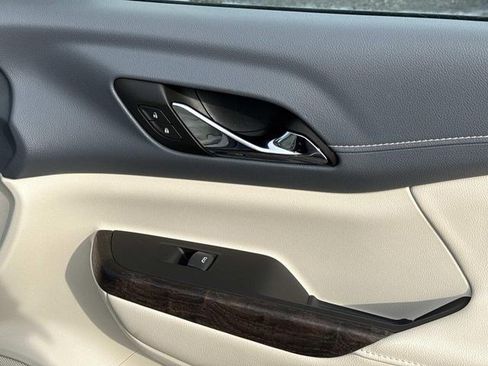 Used 2023 GMC Acadia Denali image 9