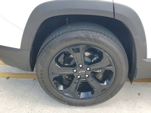 Certified 2025 Chevrolet Equinox LT w/ Safety and Technology Package FWD image 7