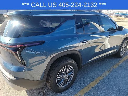 Used 2025 Chevrolet Traverse LT image 15