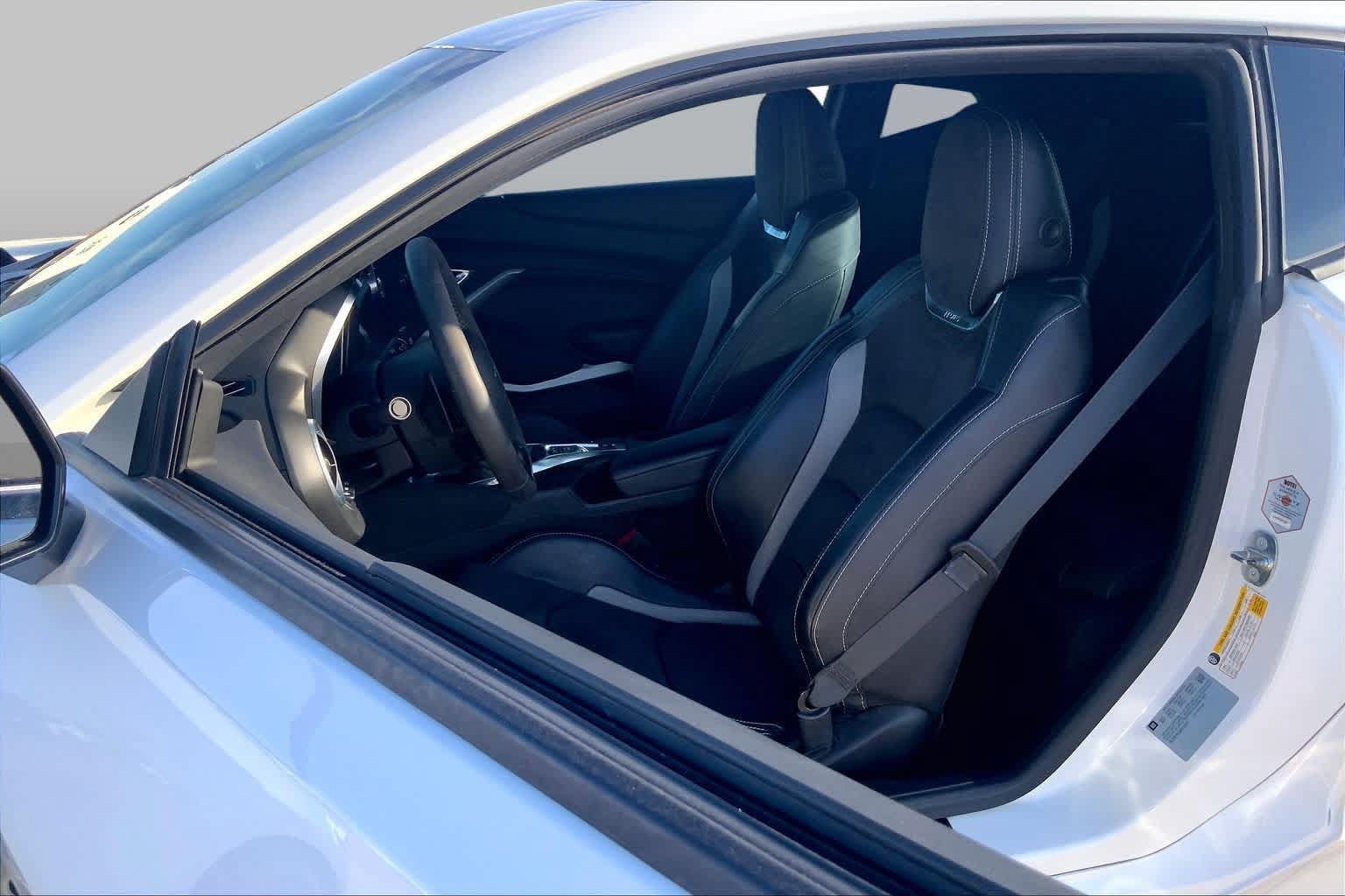 Used 2018 Chevrolet Camaro SS RWD image 7