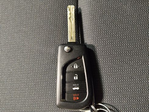 Used 2021 Toyota Corolla LE w/ Carpet Mat Package (TMS) FWD image 32