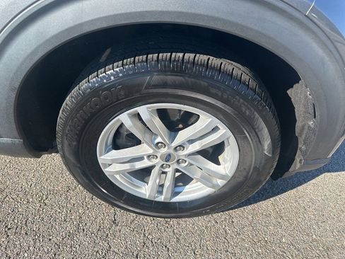 Used 2022 Ford Explorer XLT image 16