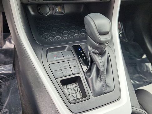 Used 2025 Toyota RAV4 XLE w/ Convenience Package AWD/4WD image 17