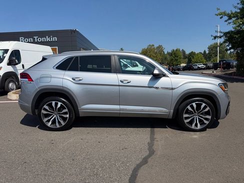 Used 2020 Volkswagen Atlas Cross Sport SEL R-Line AWD/4WD image 8