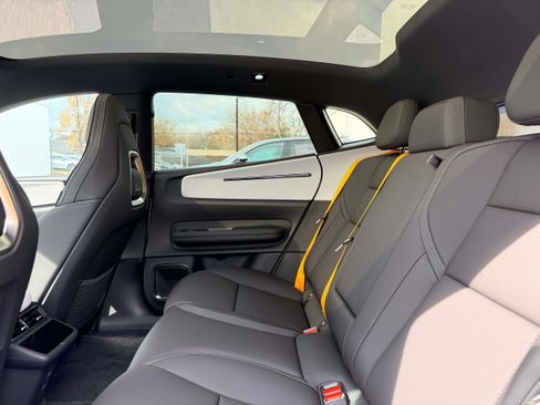 New 2026 Polestar Polestar 4 w/ Performance Pack image 17