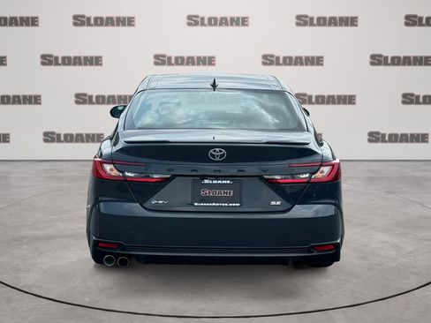 Used 2025 Toyota Camry SE FWD image 4