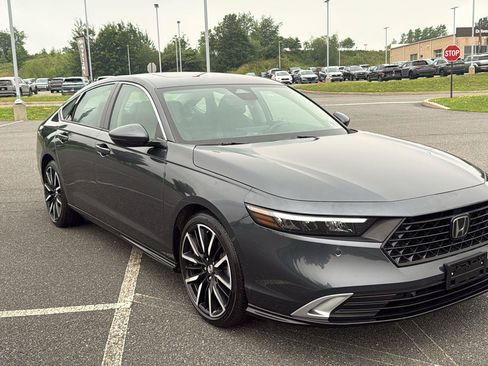 Used 2023 Honda Accord Touring image 1