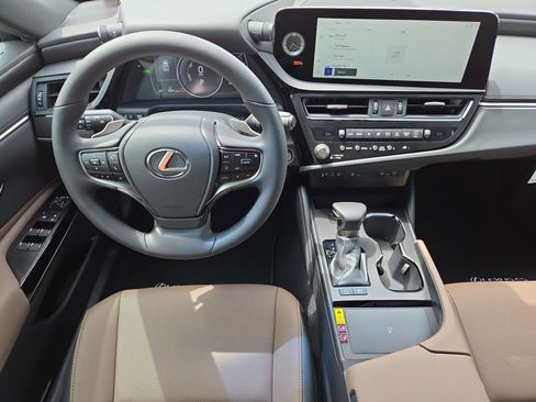 Certified 2025 Lexus ES 300h w/ Premium Package image 14