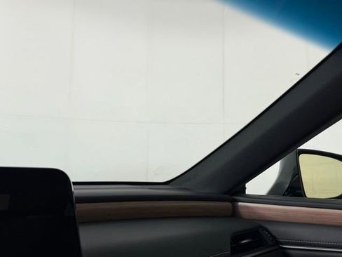 Used 2025 Lexus ES 300h w/ Premium Package image 14