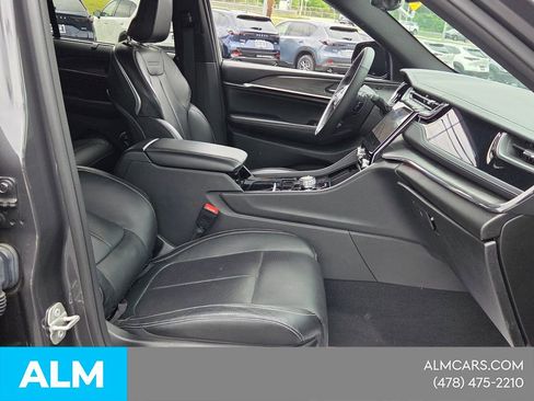 Used 2023 Jeep Grand Cherokee Overland w/ Luxury Tech Group IV AWD/4WD image 19