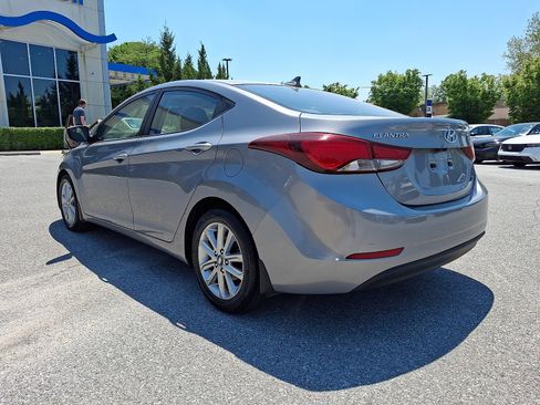 Used 2016 Hyundai Elantra SE w/ Option Group 02 FWD image 4