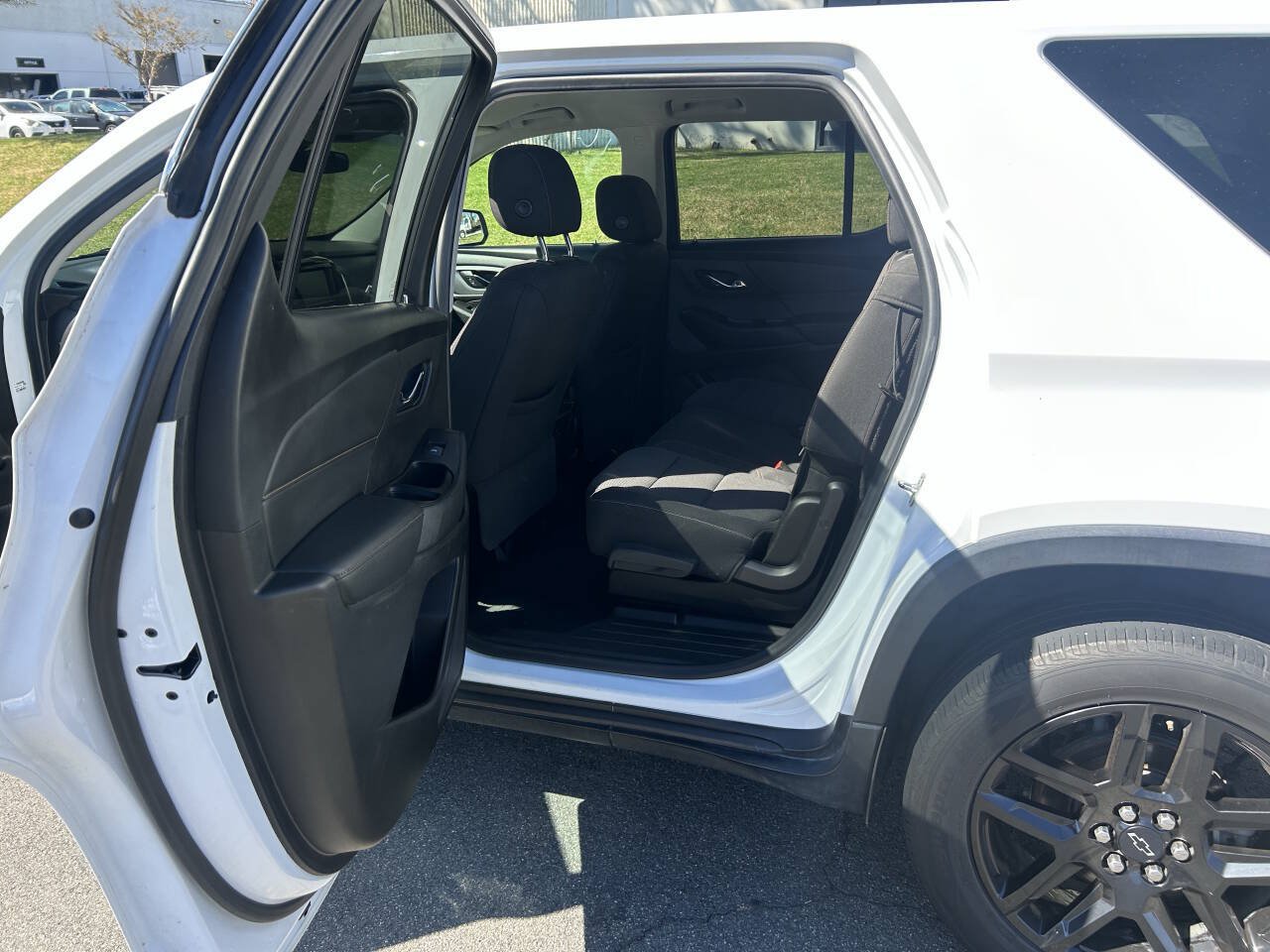Used 2019 Chevrolet Traverse LS w/ LPO, Blackout Package FWD image 7