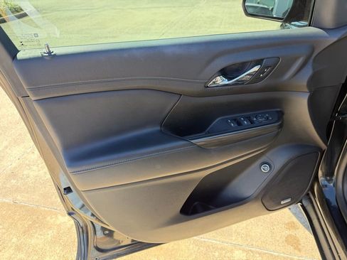 Used 2019 GMC Acadia SLT w/ Black Edition image 12