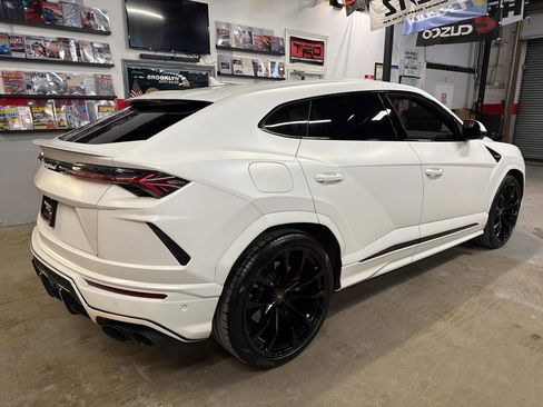 Used 2022 Lamborghini Urus image 5