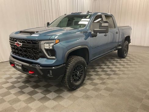 Used 2024 Chevrolet Silverado 2500 ZR2 w/ Technology Package image 10