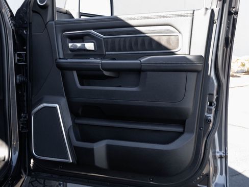 Used 2024 RAM 2500 Laramie w/ Night Edition image 39