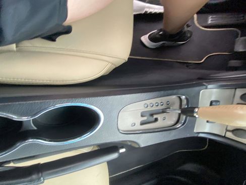 Used 2005 Ford Thunderbird image 23