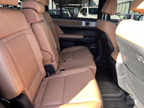 Used 2025 Hyundai Santa Fe Limited image 30