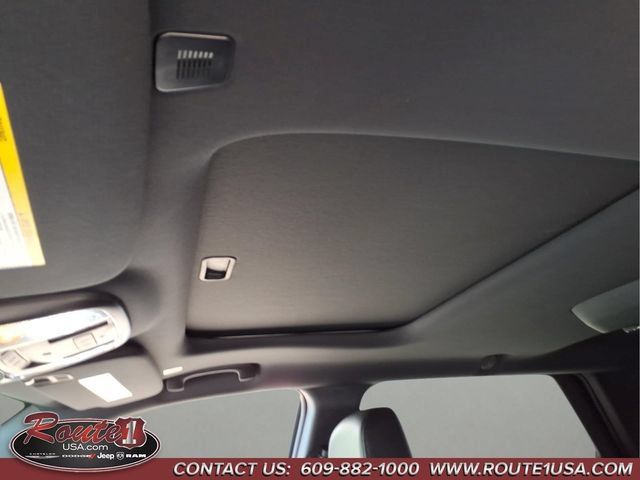 Used 2025 Dodge Durango R/T AWD/4WD image 37