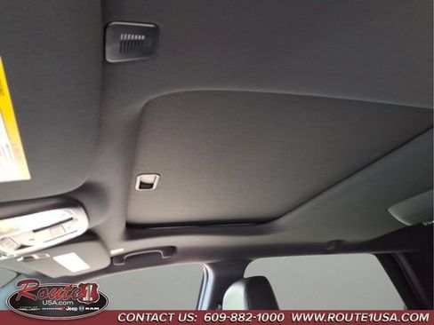 Used 2025 Dodge Durango R/T AWD/4WD image 37