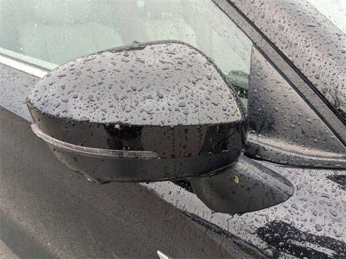 Used 2023 Mitsubishi Outlander 4WD Plug-In Hybrid image 11