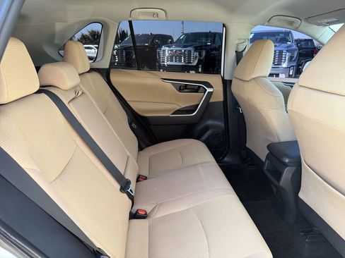 Used 2020 Toyota RAV4 LE image 28
