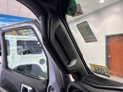 Used 2021 Jeep Wrangler Sport AWD/4WD image 33