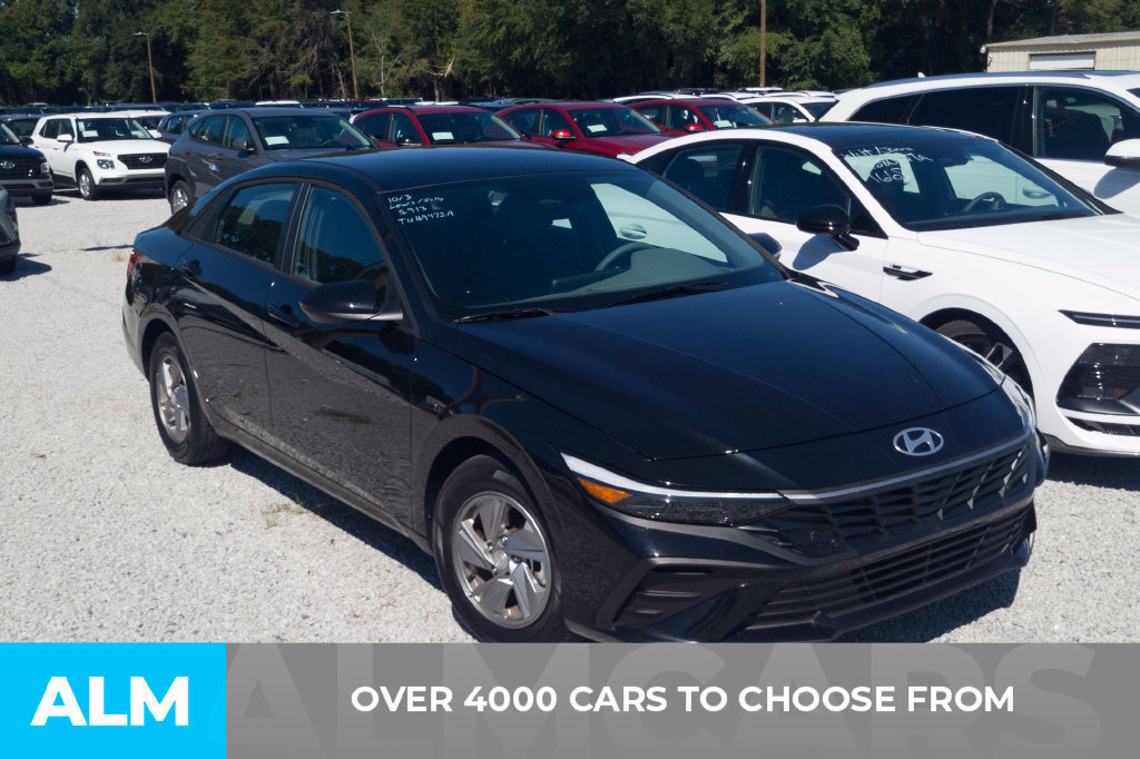 Certified 2026 Hyundai Elantra SE w/ Cargo Package FWD image 2