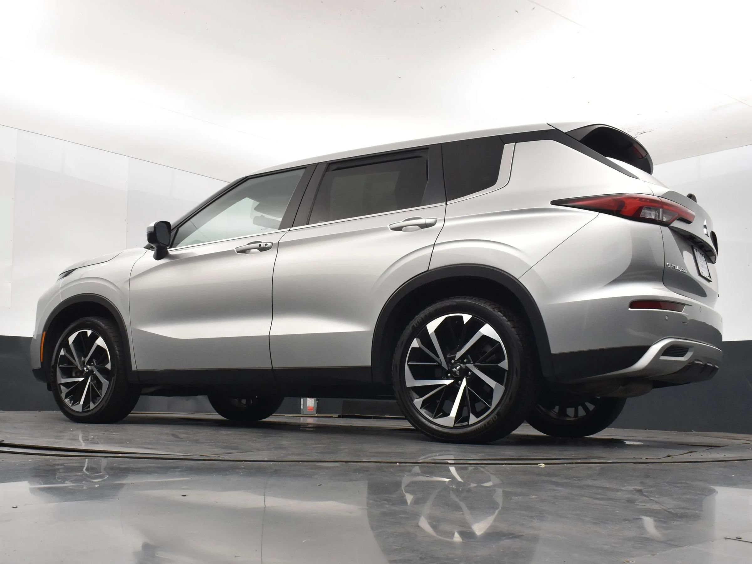 Used 2024 Mitsubishi Outlander FWD image 9