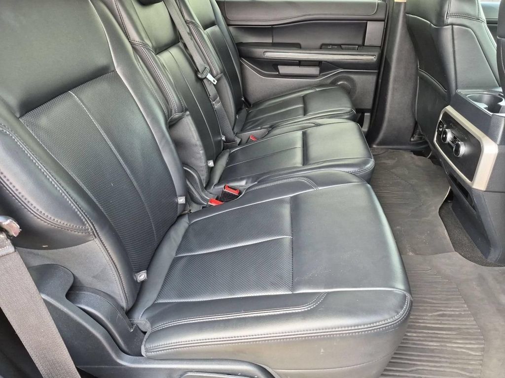 Used 2023 Ford Expedition XLT AWD/4WD image 29