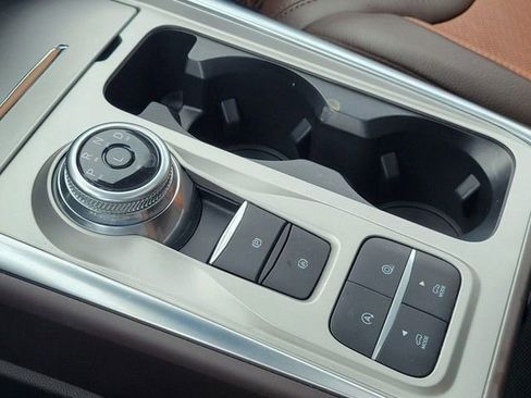 Used 2024 Ford Explorer King Ranch w/ Technology Package image 26