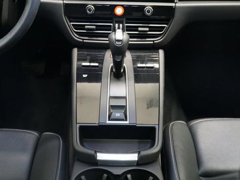 Certified 2026 Porsche Macan AWD/4WD image 20