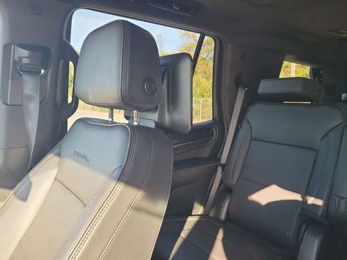 Used 2023 GMC Yukon Denali w/ LPO, Floor Liner Package image 4