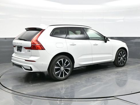 Used 2024 Volvo XC60 B5 Plus image 7