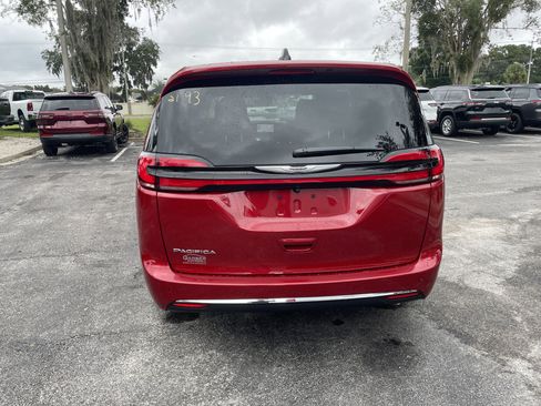 New 2026 Chrysler Pacifica Select image 6