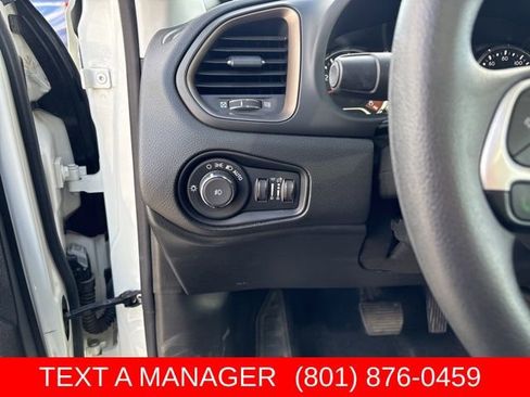 Used 2023 Jeep Renegade Latitude w/ Sun/Sound Group AWD/4WD image 13
