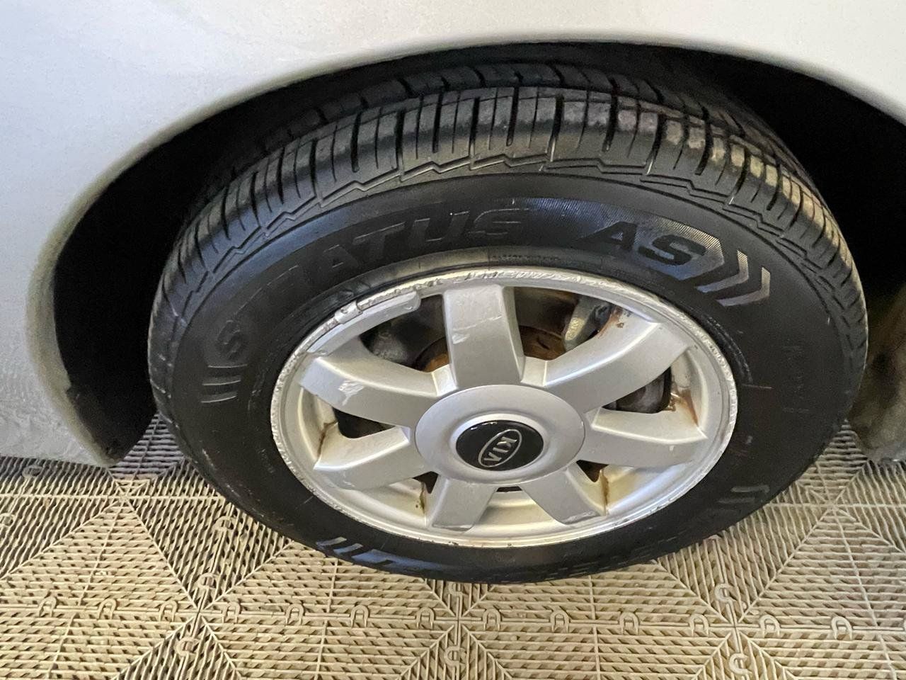 Used 2004 Kia Spectra Sedan FWD image 11