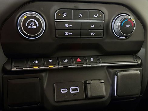 Used 2023 Chevrolet Silverado 1500 Custom image 14