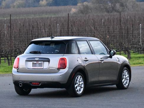 Used 2020 MINI Cooper 4-Door Hardtop image 12
