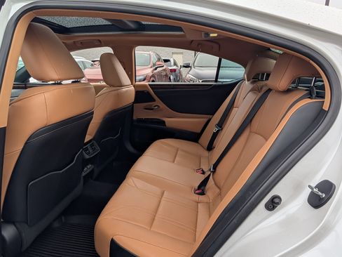 Used 2022 Lexus ES 350 Luxury w/ Accessory Package image 15