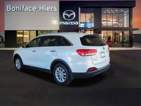 Used 2017 Kia Sorento LX image 28