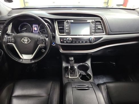 Used 2018 Toyota Highlander XLE AWD/4WD image 2