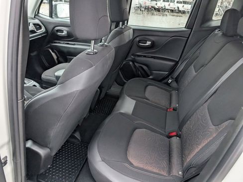 Used 2023 Jeep Renegade Latitude image 19